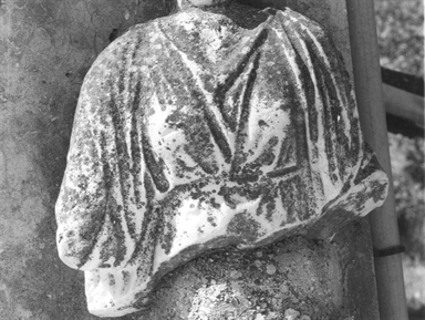 statua femminile/ torso panneggiato